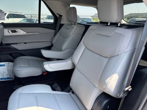New 2026 Ford Explorer Active w/ Active Comfort Package AWD/4WD image 16