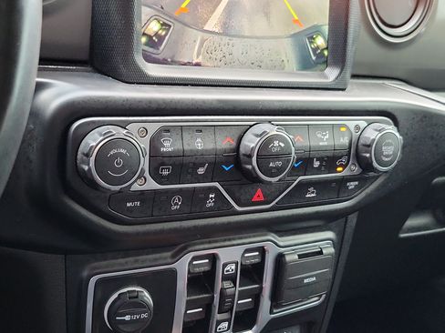 Used 2022 Jeep Gladiator Sport AWD/4WD image 29
