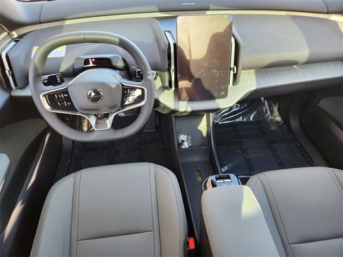 New 2025 Volvo EX30 Plus w/ Protection Package Premier image 16