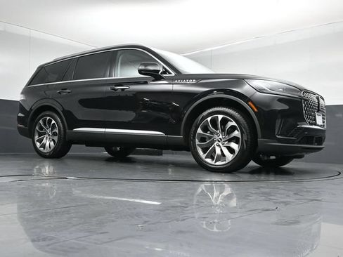 Certified 2025 Lincoln Aviator Reserve w/ Illumination Package AWD/4WD image 40