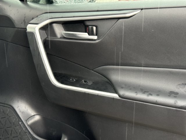 Used 2025 Toyota RAV4 XLE AWD/4WD image 31