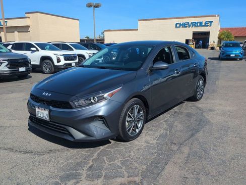 Used 2023 Kia Forte LXS image 4