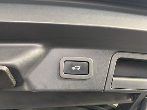 Used 2018 Land Rover Range Rover Velar R-Dynamic SE AWD/4WD image 36