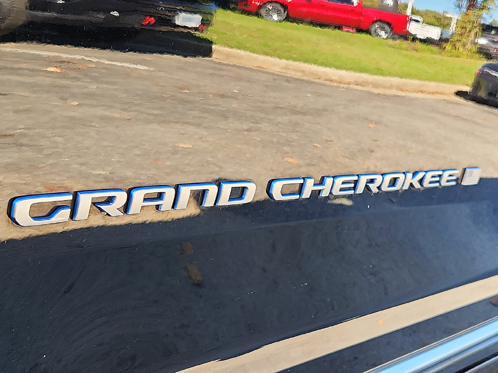 Used 2023 Jeep Grand Cherokee Summit w/ Advanced Protech Group IV AWD/4WD image 36