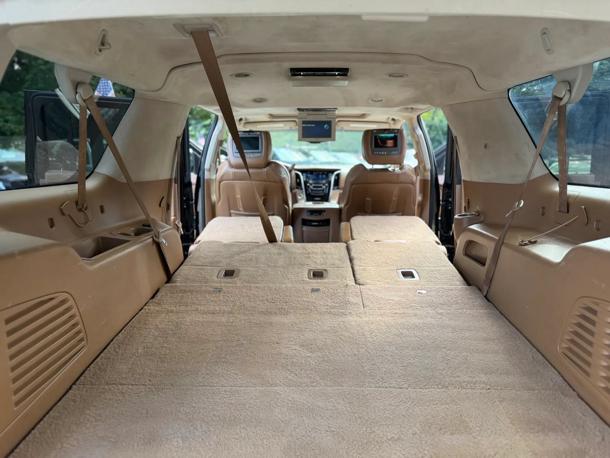Used 2015 Cadillac Escalade ESV Platinum AWD/4WD image 17