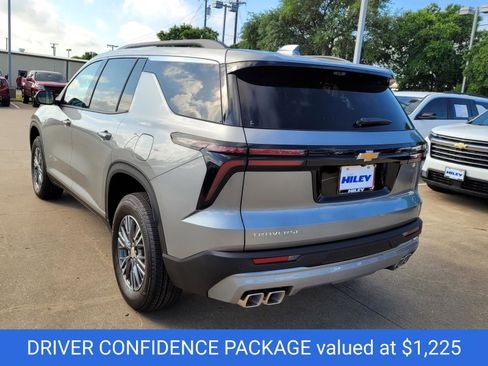 New 2026 Chevrolet Traverse LT w/ Driver Confidence Package FWD image 3
