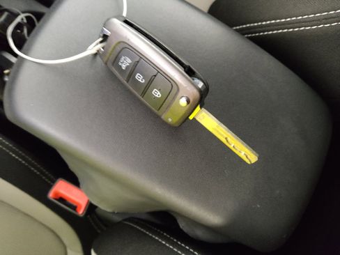 Used 2020 Hyundai Venue SEL FWD image 32