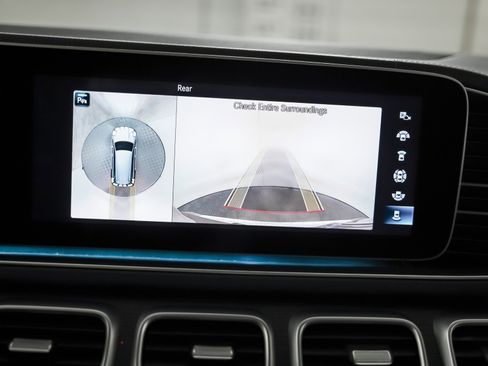 Used 2023 Mercedes-Benz GLS 450 4MATIC image 23