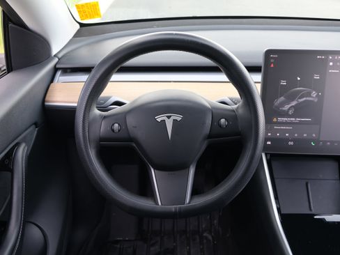 Used 2021 Tesla Model Y Long Range image 16