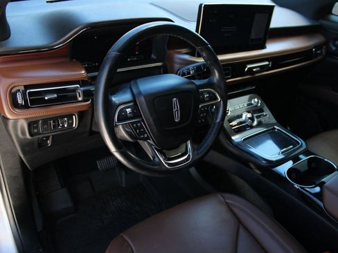 Used 2023 Lincoln Nautilus Reserve w/ Equipment Group 201A image 4