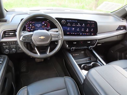 Used 2025 Chevrolet Tahoe Premier w/ Sun And Tow Package AWD/4WD image 4