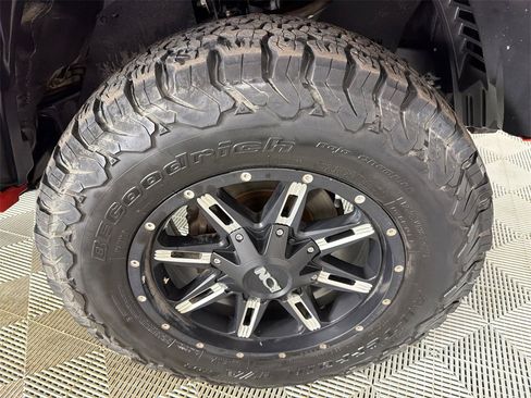 Used 2017 Toyota Tacoma SR5 w/ Tow Package image 12