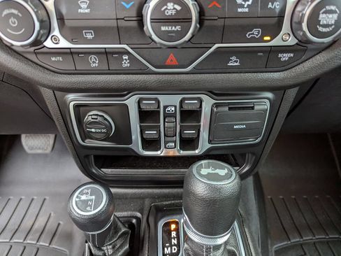 Used 2025 Jeep Wrangler Unlimited Sport AWD/4WD image 23