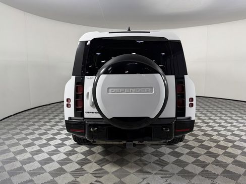 Used 2024 Land Rover Defender 130 X-Dynamic SE image 6