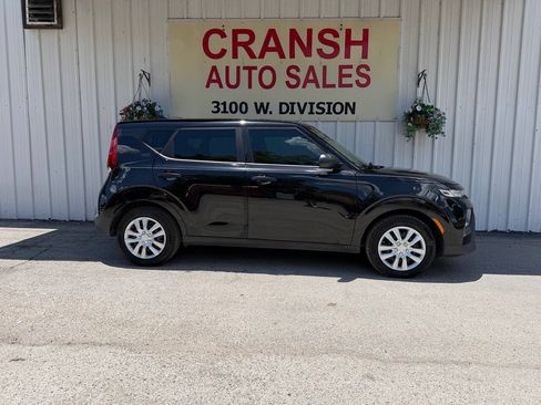 Used 2020 Kia Soul LX FWD image 2