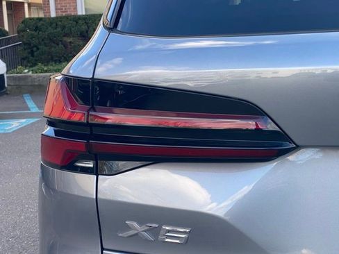 Used 2024 BMW X5 xDrive40i w/ M Sport Package image 17