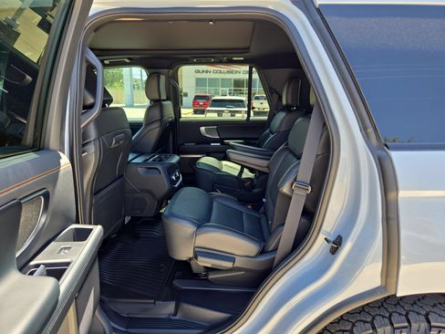Used 2025 Ford Expedition Tremor AWD/4WD image 13