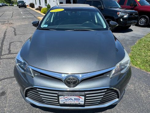 Used 2017 Toyota Avalon XLE Premium w/ All Weather Liner Package FWD image 4