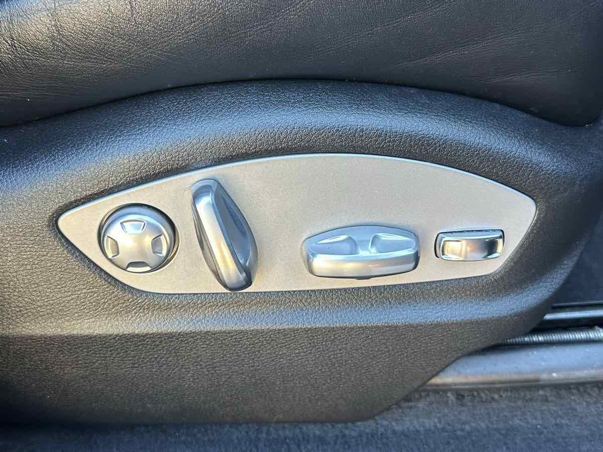 Used 2018 Porsche Macan AWD/4WD image 13