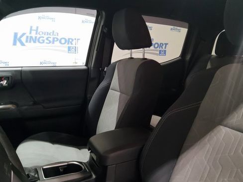 Used 2021 Toyota Tacoma TRD Off-Road image 16