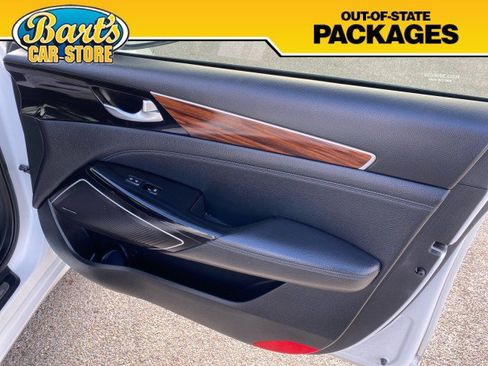 Used 2019 Kia Cadenza Technology image 13