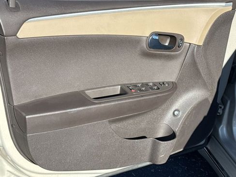 Used 2010 Chevrolet Malibu Hybrid image 18