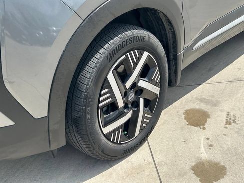 Used 2025 Nissan Kicks SV w/ Charging Package FWD image 9