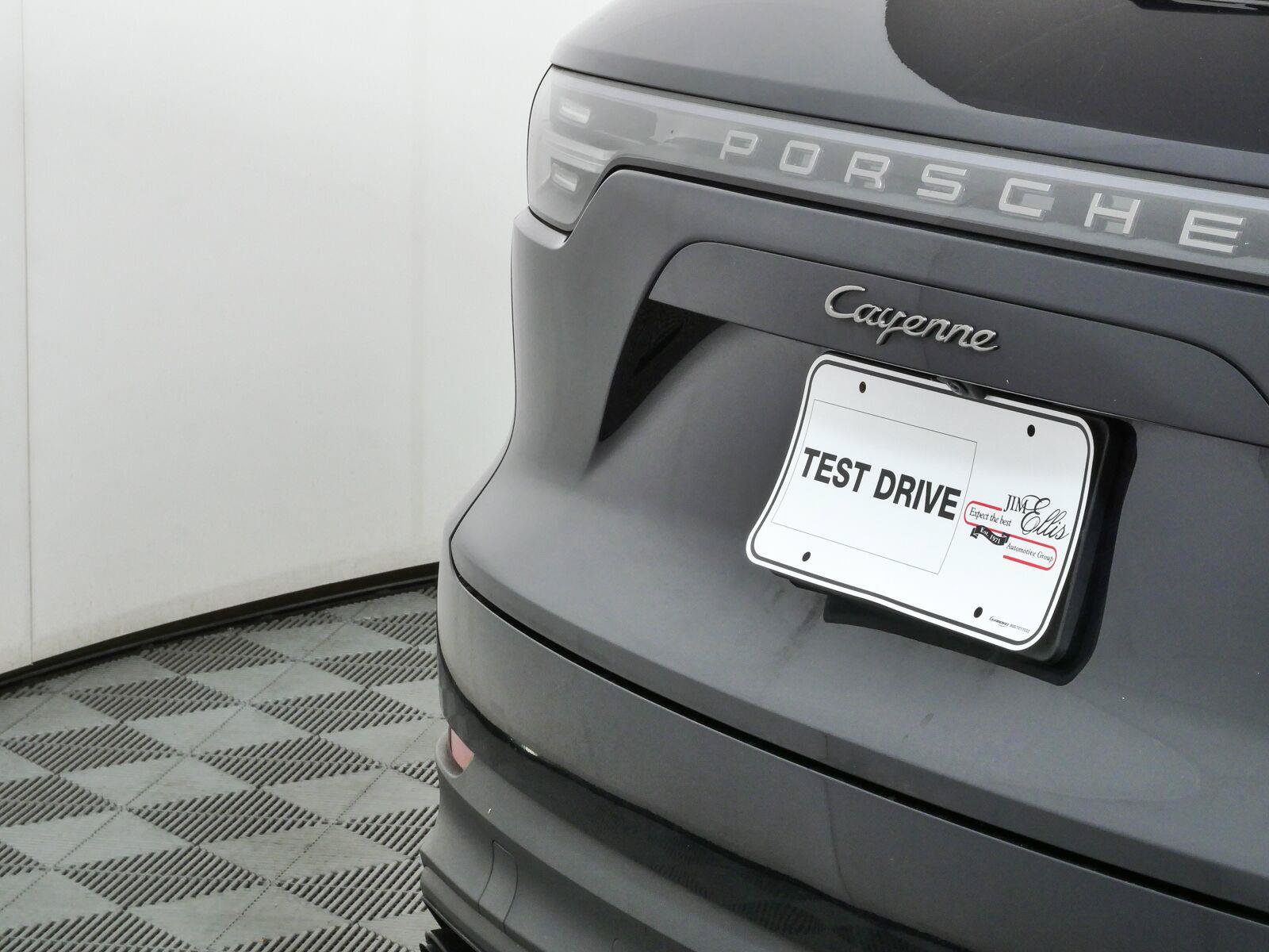 Certified 2023 Porsche Cayenne Platinum Edition AWD/4WD image 38