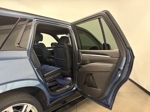 Used 2025 Cadillac Escalade Sport w/ Touring Package AWD/4WD image 40
