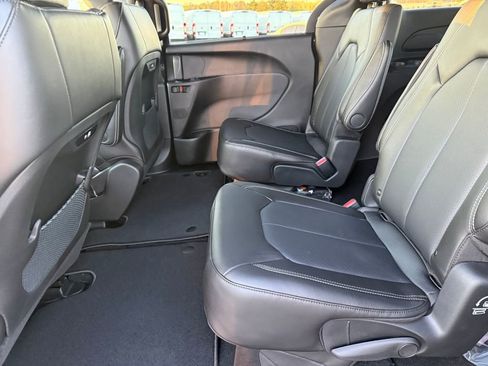 New 2026 Chrysler Pacifica Select image 25