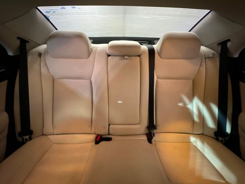 Used 2018 Chrysler 300 Touring w/ Sport Appearance Package RWD image 24