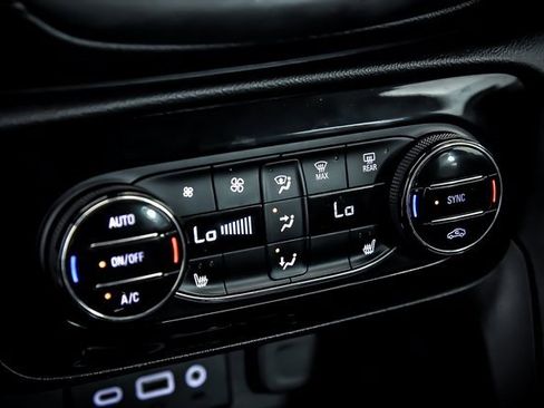 Used 2020 Buick Encore GX Essence w/ Sport Touring Package image 21