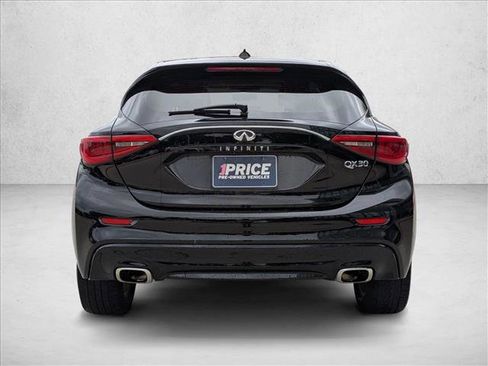 Used 2017 INFINITI QX30 FWD image 4