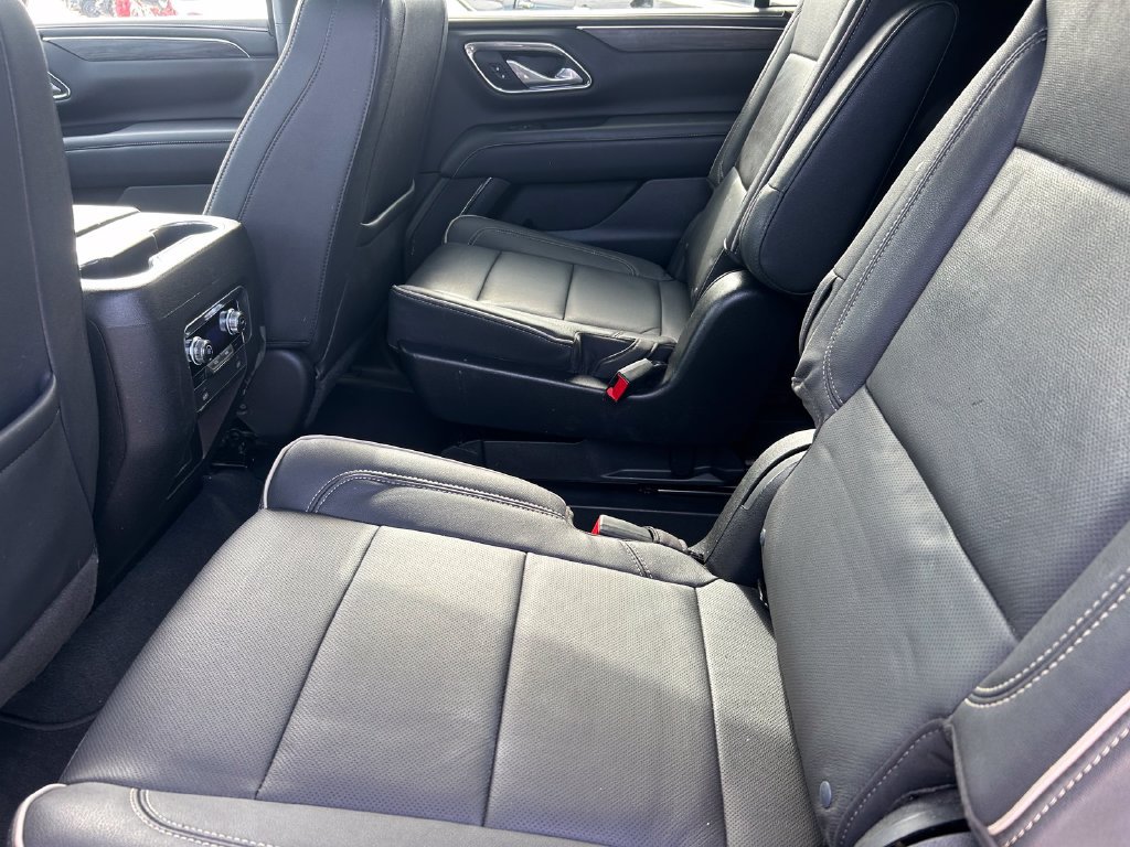 Used 2023 GMC Yukon XL SLT AWD/4WD image 16