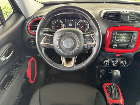 Used 2017 Jeep Renegade Latitude AWD/4WD image 18