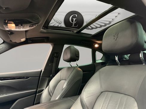 Used 2018 Maserati Levante image 9