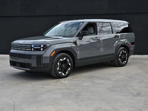 Used 2024 Hyundai Santa Fe SE image 1