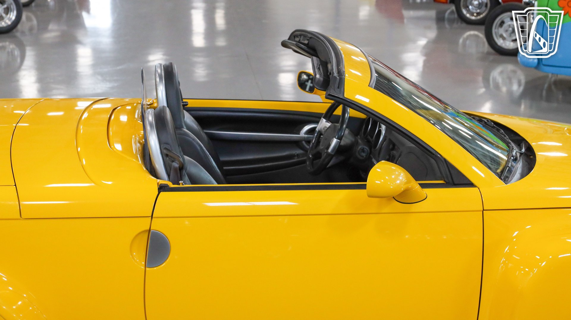 Used 2004 Chevrolet SSR w/ Preferred Equipment Group RWD image 30