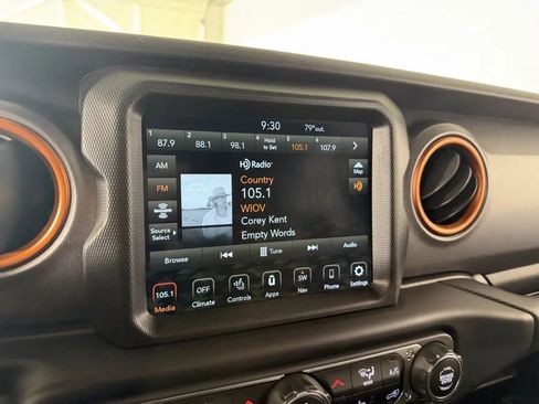 Used 2021 Jeep Gladiator Mojave AWD/4WD image 18