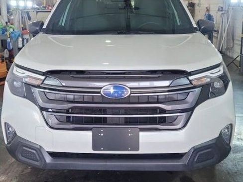 Used 2025 Subaru Forester Premium AWD/4WD image 5