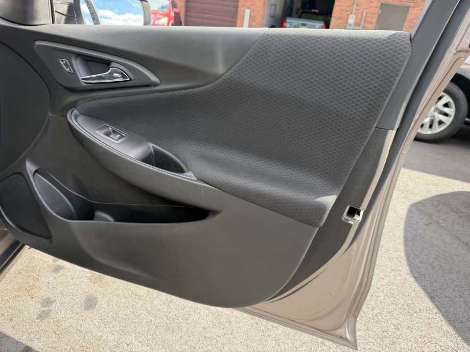 Used 2022 Chevrolet Malibu LT FWD image 16