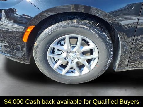 New 2026 Chrysler Pacifica Select image 7