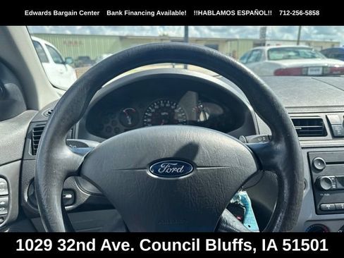 Used 2005 Ford Focus ZX5 Hatchback FWD image 12