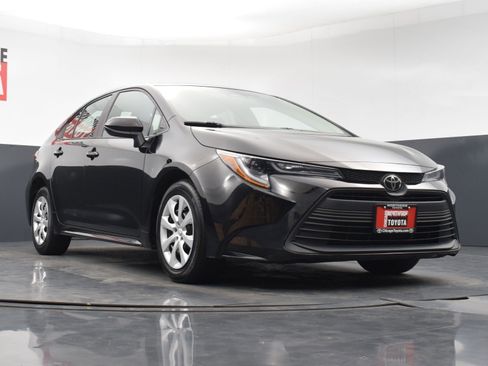Used 2023 Toyota Corolla LE image 28