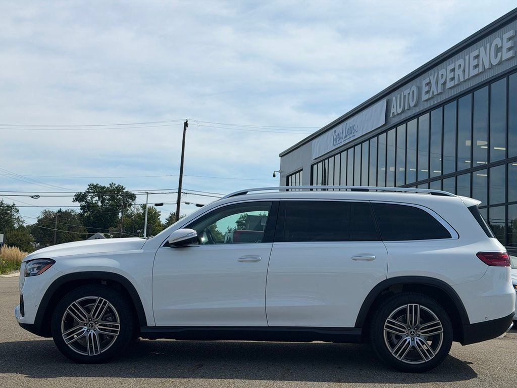 Used 2024 Mercedes-Benz GLS 450 4MATIC image 2