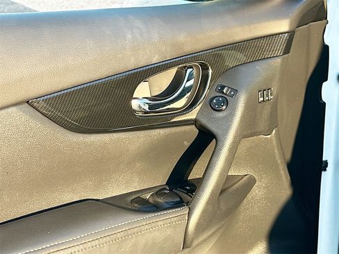 Used 2020 Nissan Rogue SL image 17