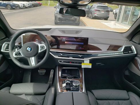 New 2026 BMW X5 xDrive40i w/ M Sport Package AWD/4WD image 15