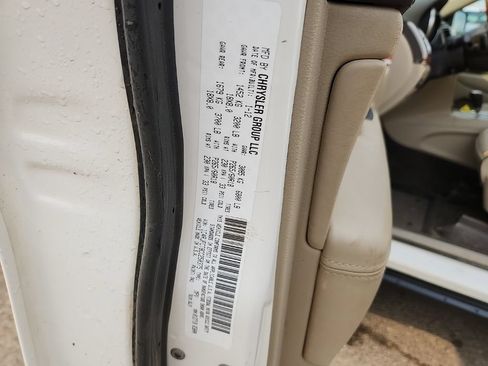 Used 2012 Jeep Grand Cherokee Overland AWD/4WD image 38