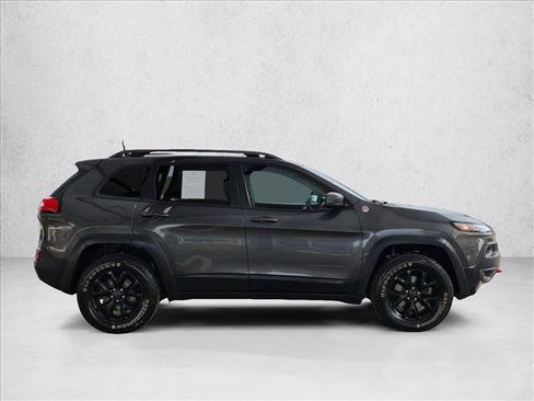 Used 2017 Jeep Cherokee Trailhawk AWD/4WD image 4