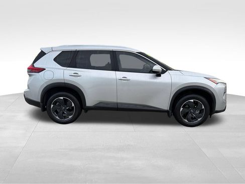 Used 2024 Nissan Rogue SV w/ SV Premium Package FWD image 9